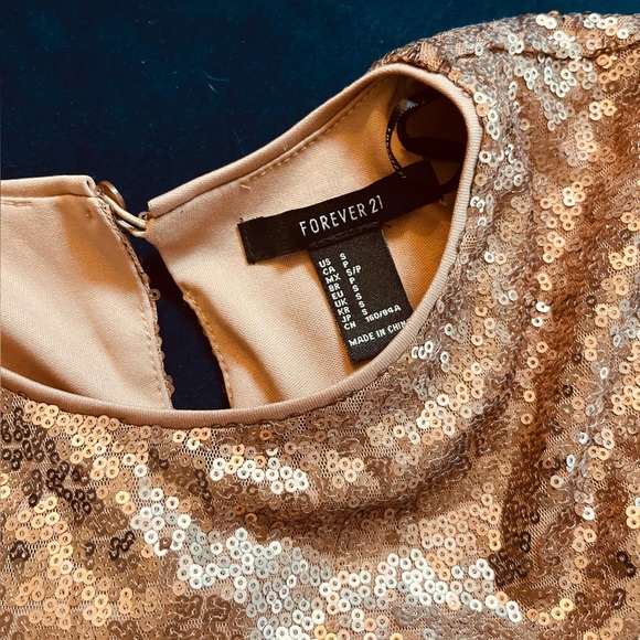 Forever 21 Small rose gold/copper sequin crop top - Picture 2 of 4